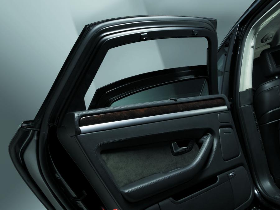 Детали интерьера Audi A8 L W12 Security (D3) 2008 года  (фото 7 из 14)